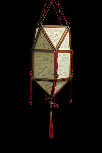Fortuny Concubine Peonia silk lamp with wooden structure