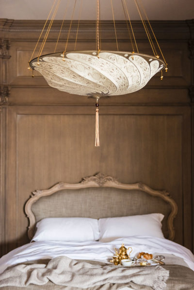 Fortuny Scudo Saraceno silk ivory classic lamp inf bedroom of hotel