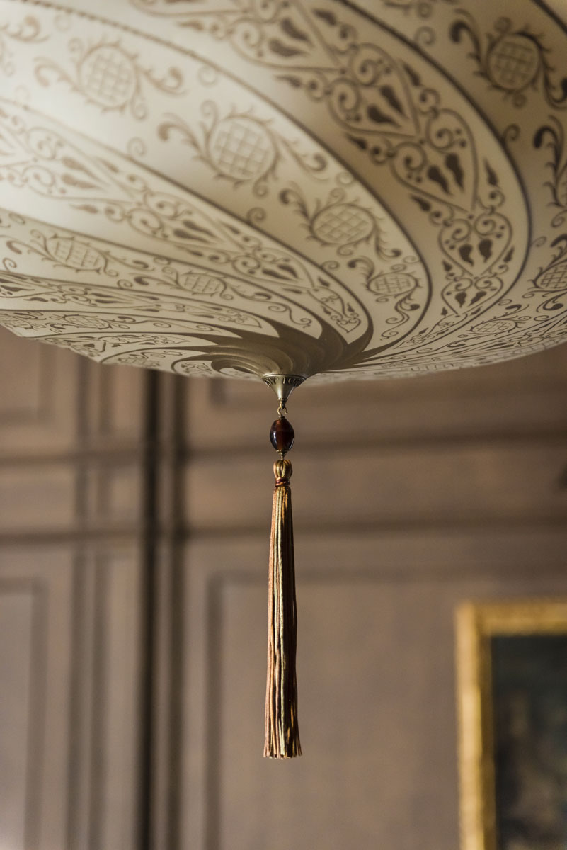 Fortuny Scudo Saraceno silk ivory classic lamp detail
