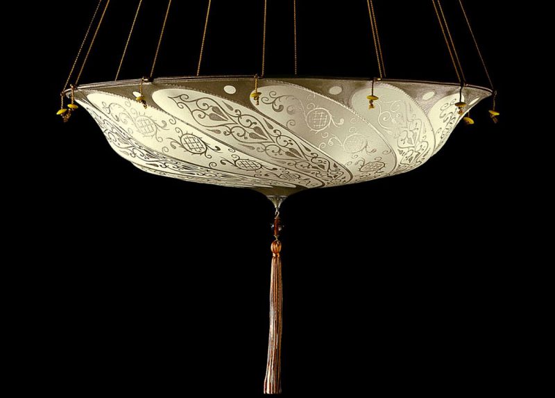 Fortuny Scudo Saraceno ivory Classic silk lamp side view