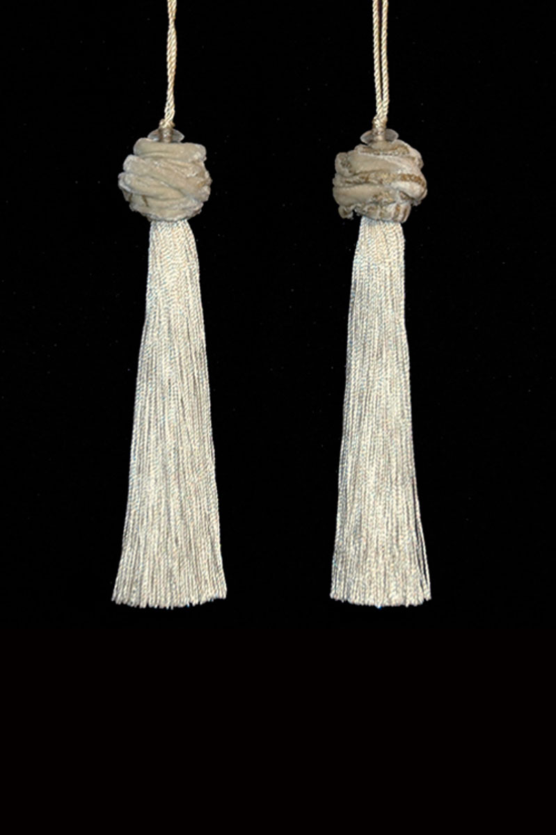 Venetia Studium Turbante couple of ivory key tassels