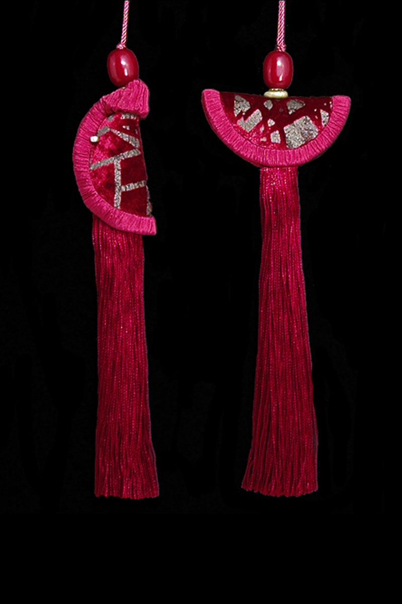 Venetia Studium couple of deep red Geisha & Samurai key tassels