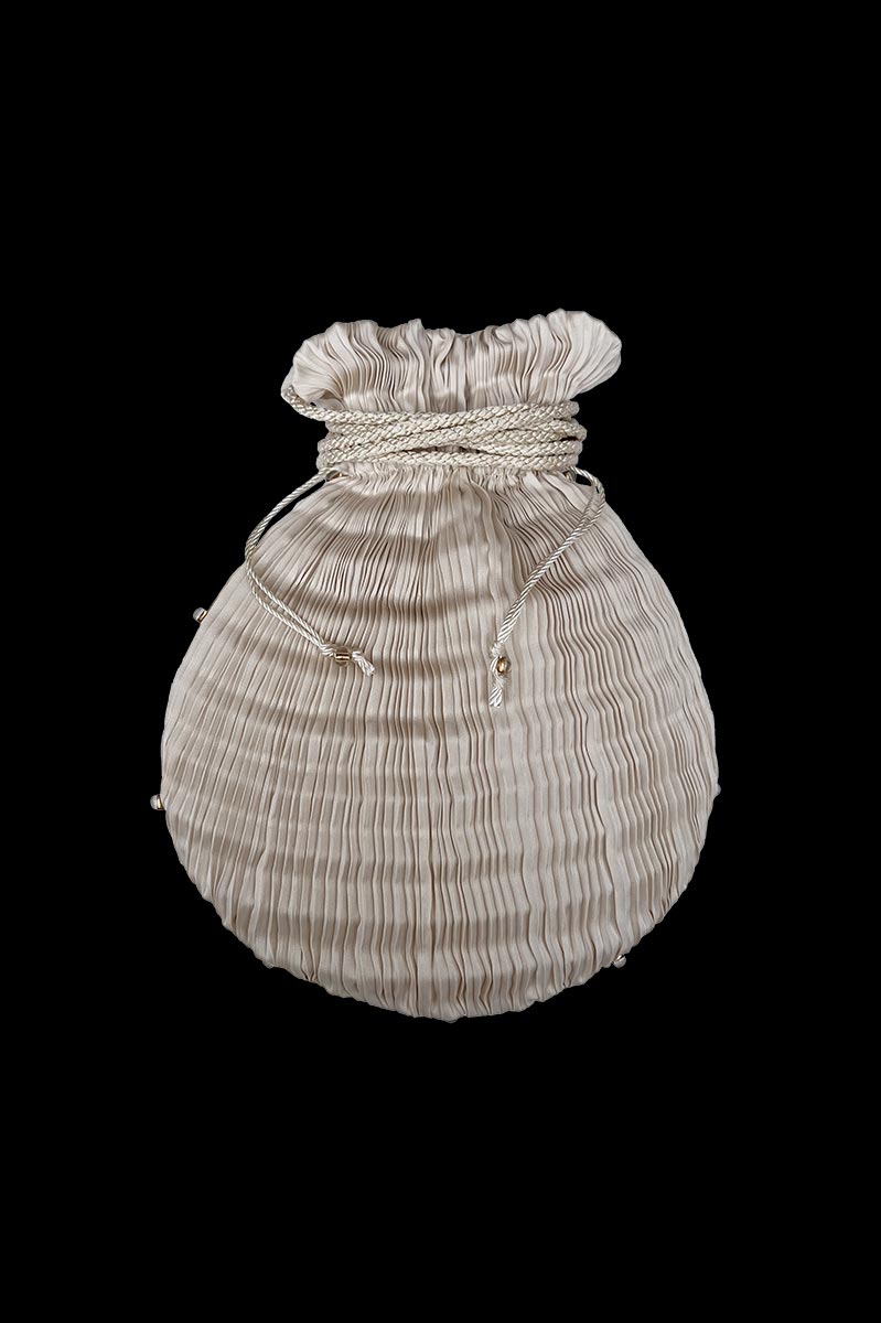 Alternative view of Anthea | Ivory